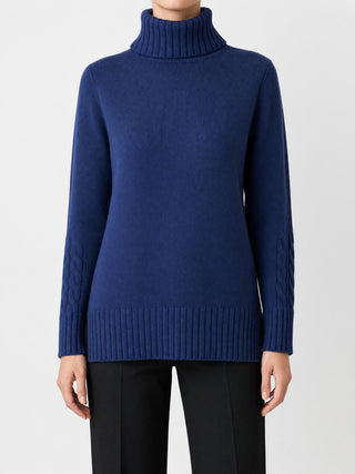 Maglia Paola Burani Collo Alto Polsi a Treccia Blu indossata, davanti
