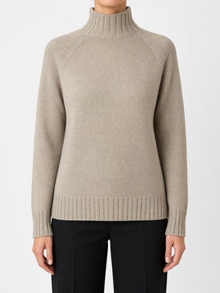Maglia Paola Burani Collo Alto Raglan Miele indossata, davanti